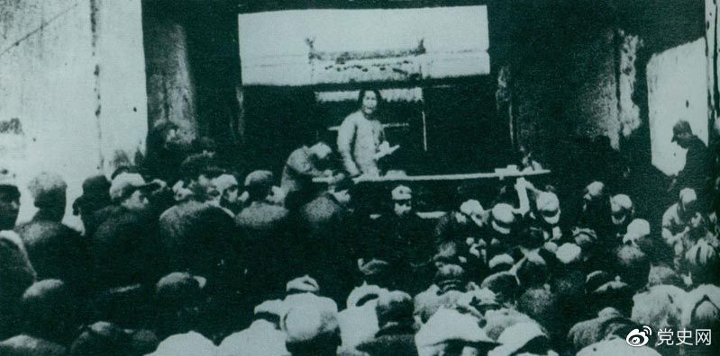 1935年12月27日，毛澤東在陜北瓦窯堡黨的活動(dòng)分子會(huì)議上作《論反對(duì)日本帝國(guó)主義的策略》報(bào)告。
