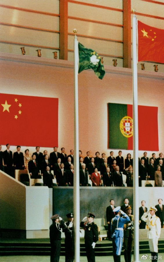 1999年12月20日，中國(guó)政府恢復(fù)行使對(duì)澳門的主權(quán)。
